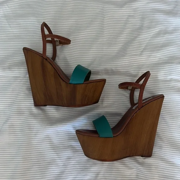 Size 5 wedges - Picture 2 of 5